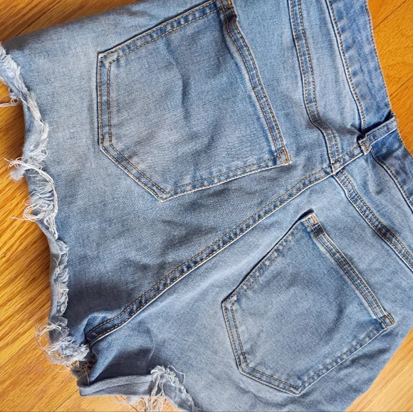 Forever 21 Women's High Rise Distressed Cut Off Denim Shorts Blue Size 26 - Picture 7 of 7